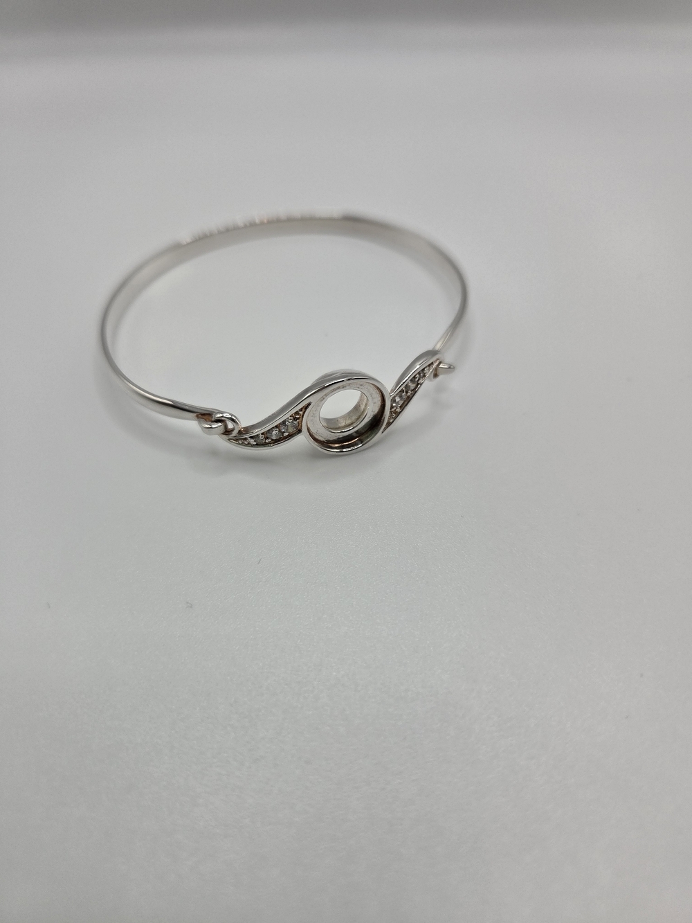 Kameleon Sterling Silver Circle Accent Bangle Bracelet - Silver
